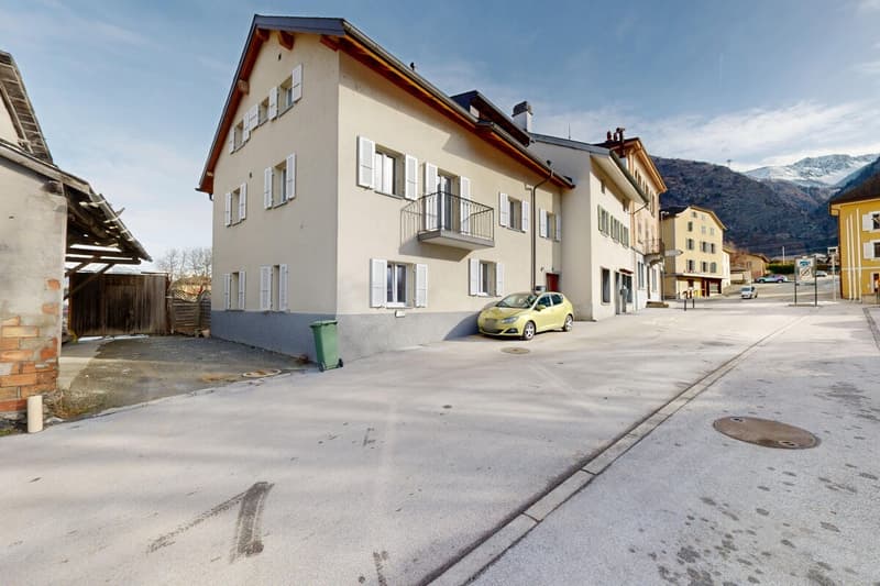 Spacious renovated duplex of 160 m² in the heart of the village of Riddes (11)