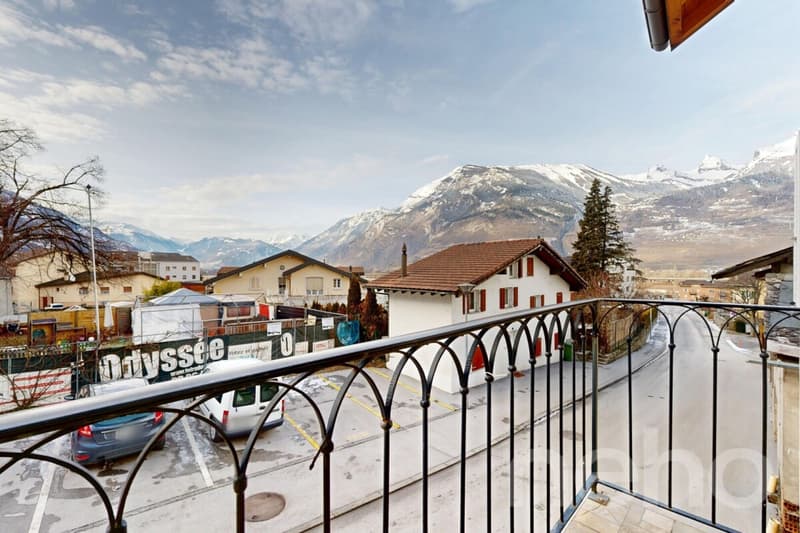 Spacious renovated duplex of 160 m² in the heart of the village of Riddes (12)