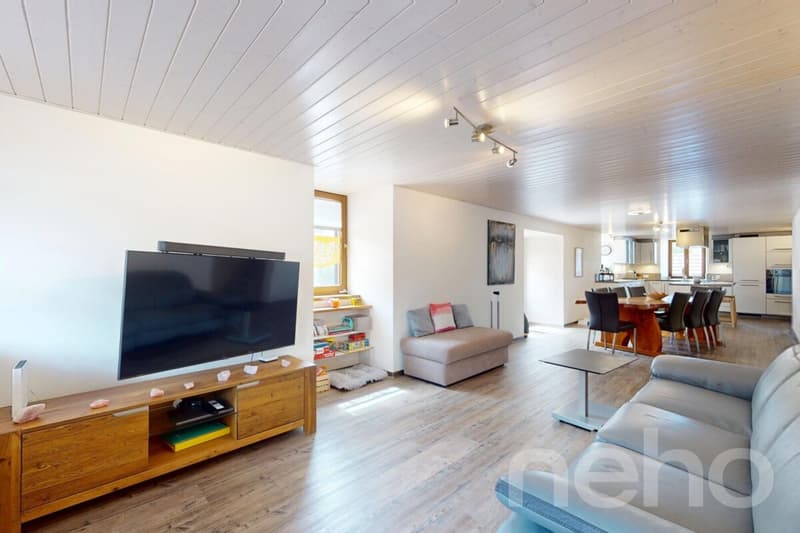 Rare à la vente : Maison familiale avec couvert à voitures ! (3)