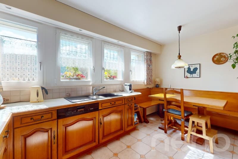 Spacious villa with great potential, calm, with independent apartment (12)