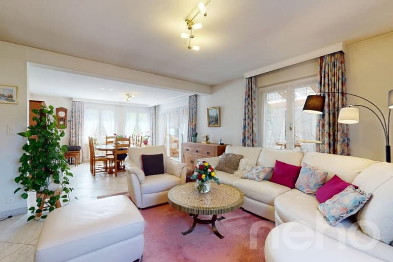 Spacious villa with great potential, calm, with independent apartment (2)