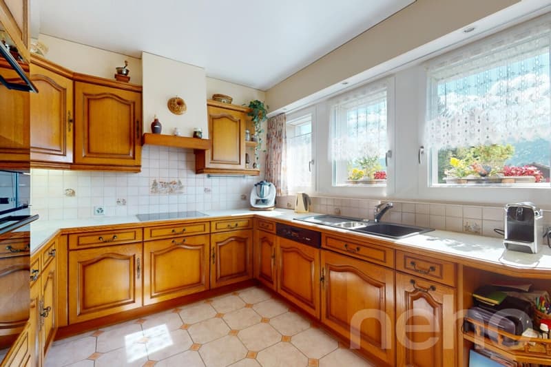 Spacious villa with great potential, calm, with independent apartment (11)