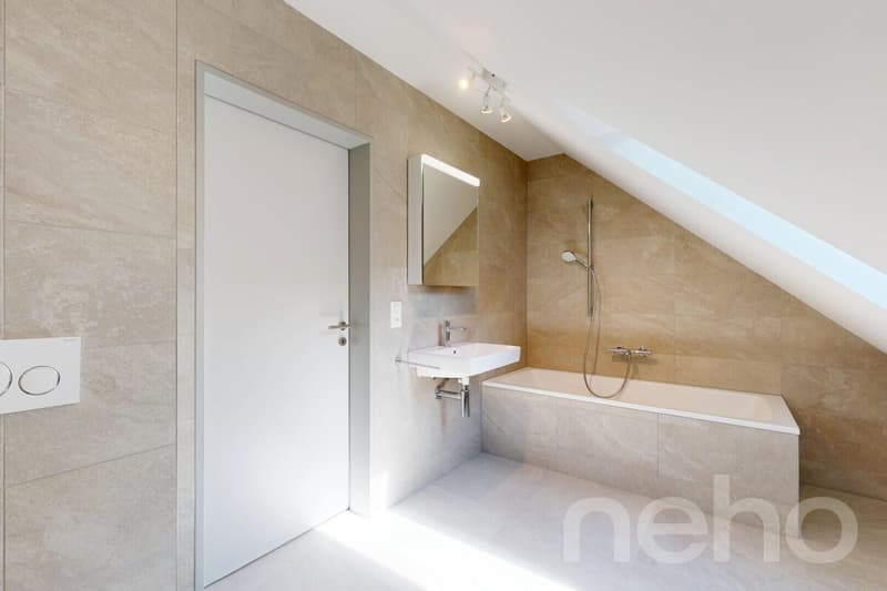 Newly valued 5.5-room maisonette apartment in Spreitenbach (9)