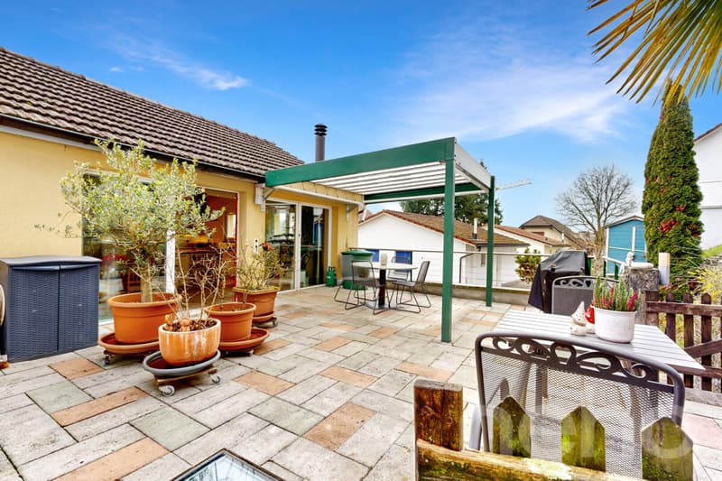 Spacious single-family home with in-law apartment and panoramic view (10)