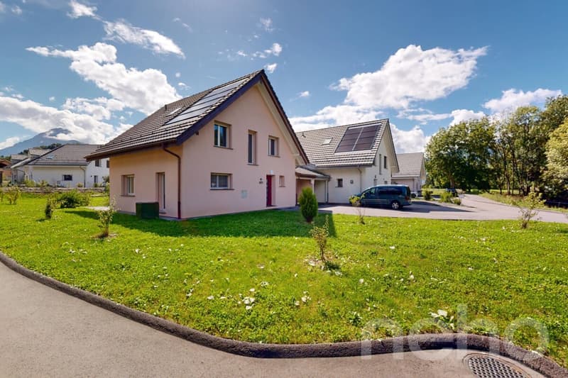 Schöne neue Villa mit 4 Zimmern, Dachboden und großer Keller (3)