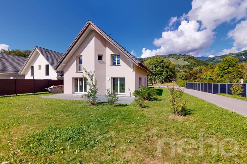 Schöne neue Villa mit 4 Zimmern, Dachboden und großer Keller (1)