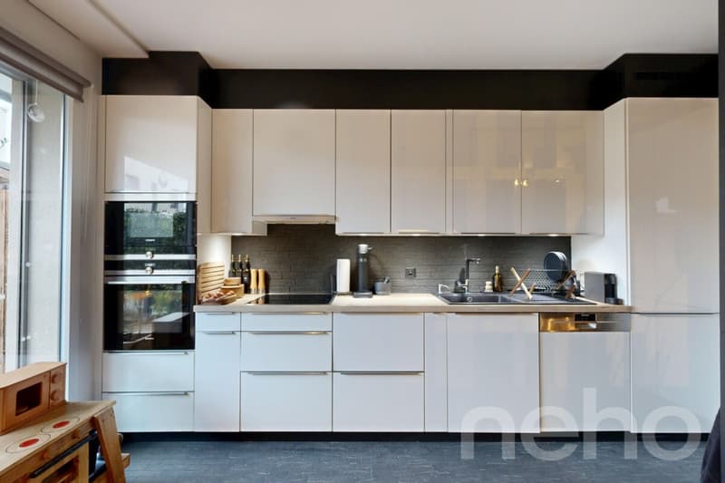 Ideally located with a beautiful garden - CASATAX (4)
