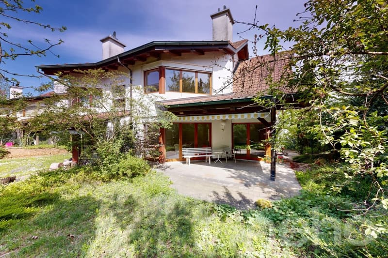 Well-maintained 6-room semi-detached house in a preferred location (1)