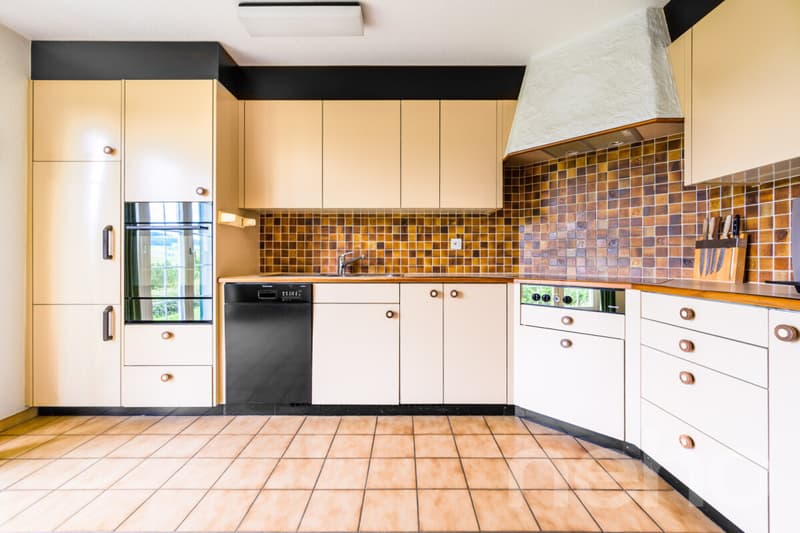 Detached house with a far-reaching view, privacy, and a dream garden (9)