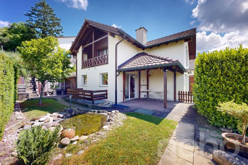 Single-family house with a lot of privacy and unobstructable views (1)