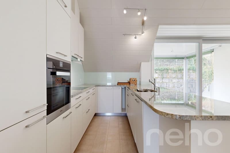 Modern 4.5-room attic apartment with basement and large attic space (2)
