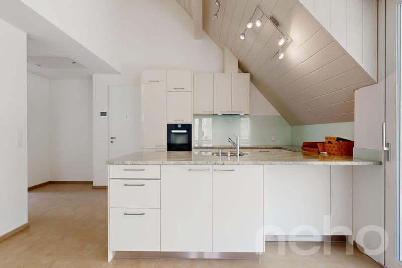 Modern 4.5-room attic apartment with basement and large attic space (3)
