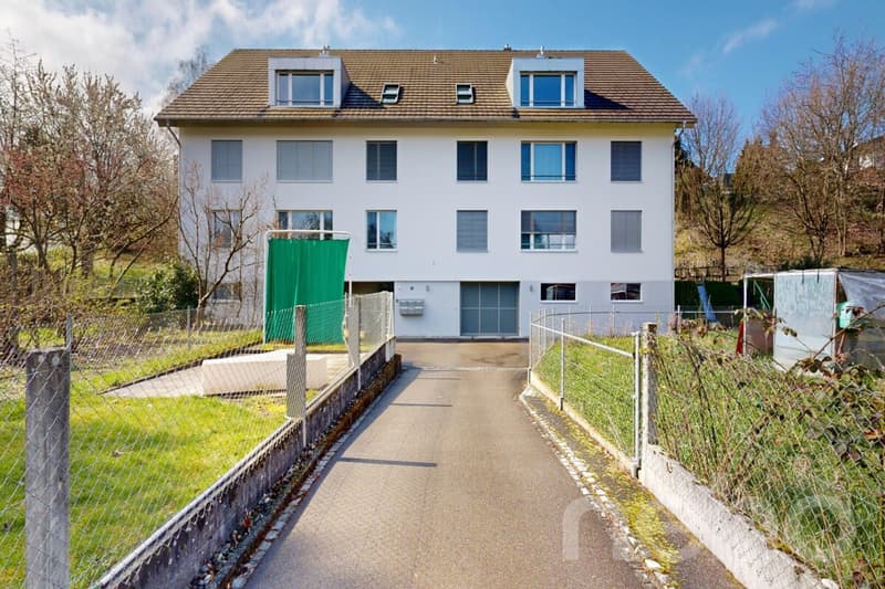 Modern 4.5-room attic apartment with basement and large attic space (11)
