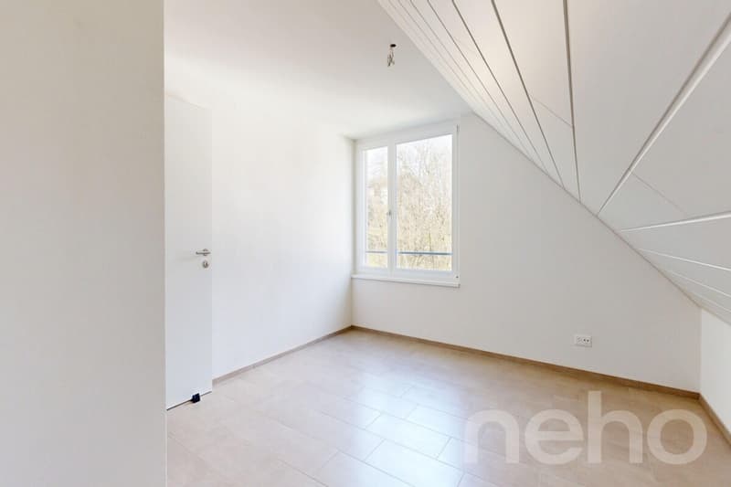 Modern 4.5-room attic apartment with basement and large attic space (10)