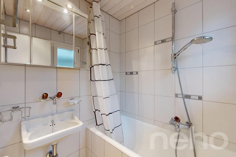 Charming Chalet with Mountain View and Development Potential in Laax (10)