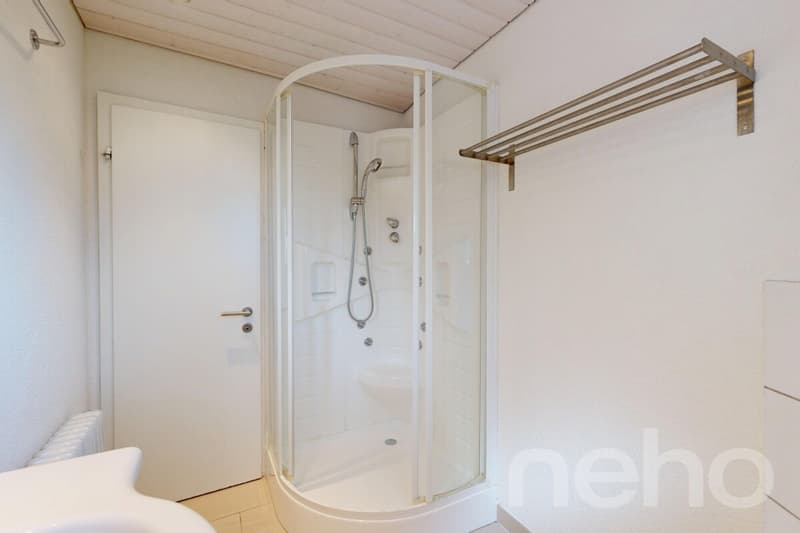 Charming Chalet with Mountain View and Development Potential in Laax (9)