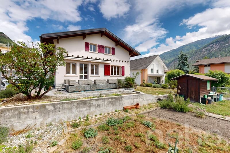 House with great potential in the heart of Saint-Léonard (2)
