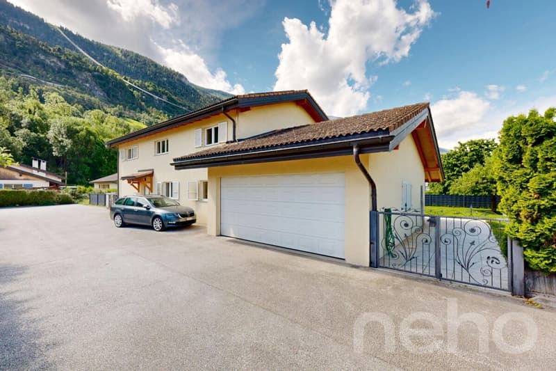 Spacious individual house with modern kitchen and vast terrace (2)
