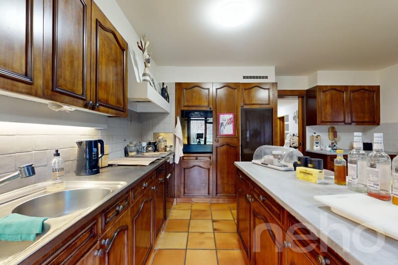 Rare opportunity: house with two apartments (8)