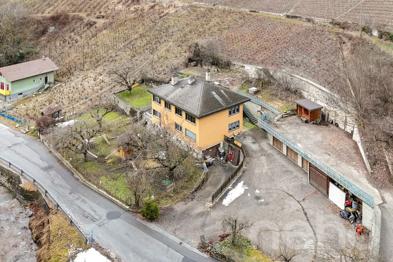 Rare opportunity: house with two apartments (2)