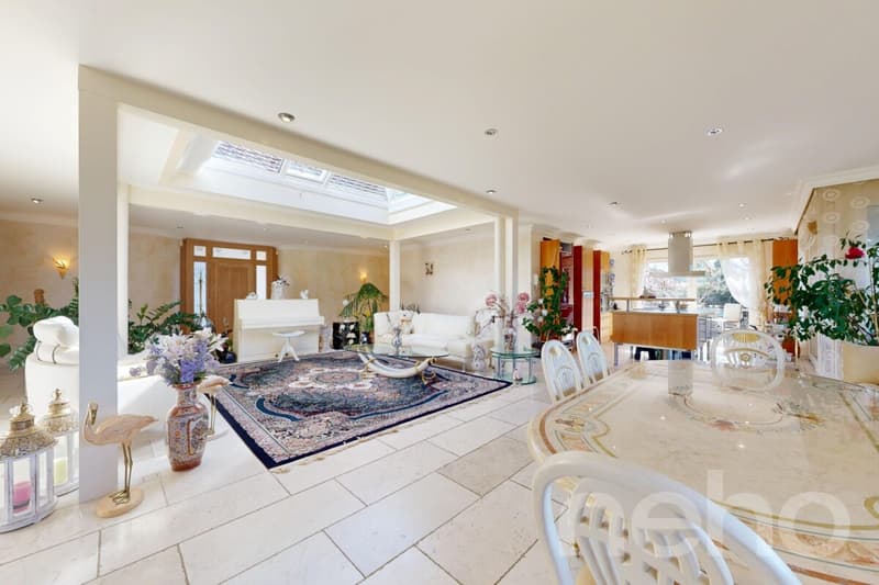 Exceptional villa with panoramic views of the lake (10)
