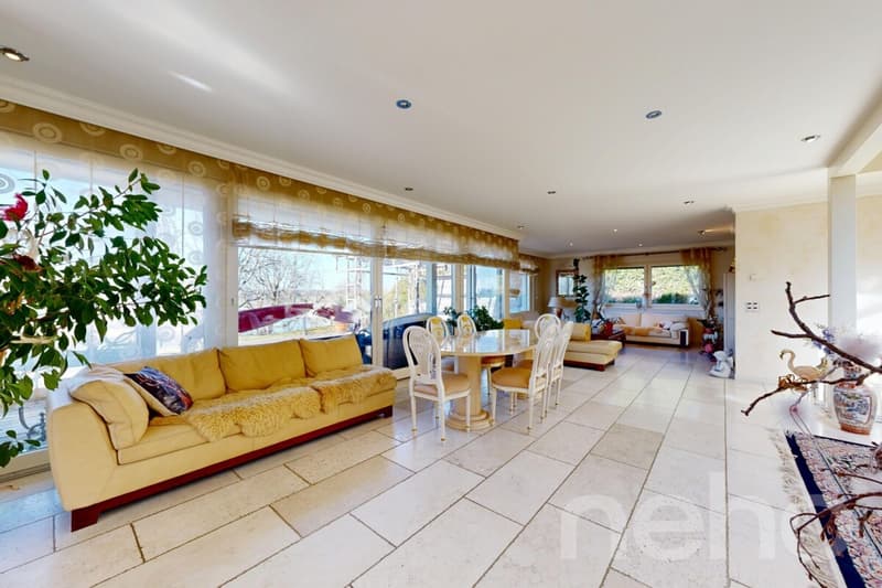 Exceptional villa with panoramic views of the lake (9)