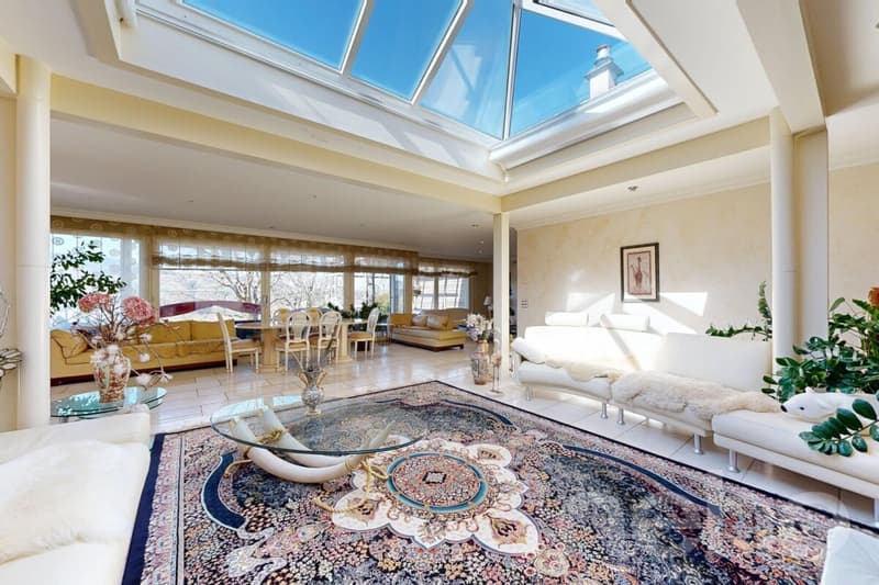 Exceptional villa with panoramic views of the lake (8)