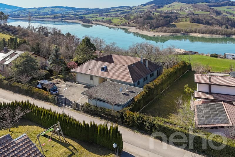 Exceptional villa with panoramic views of the lake (3)