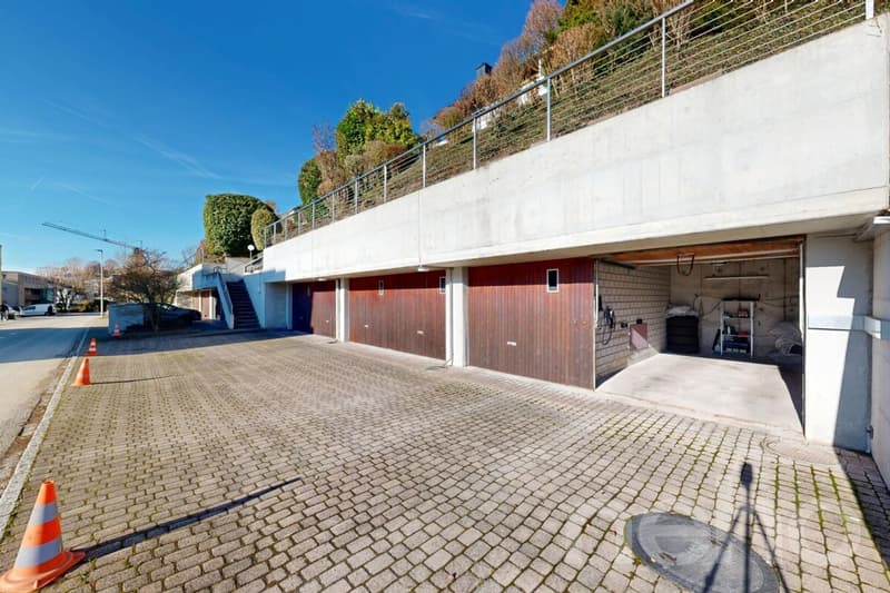 Bright beautiful attic apartment with unobstructable 180-degree lake view (9)