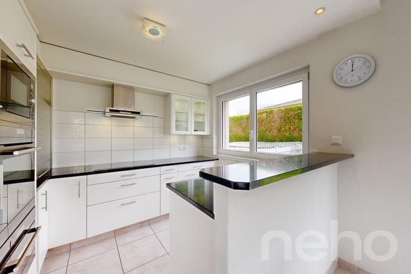 Bright family villa with large volumes in Bramois (10)