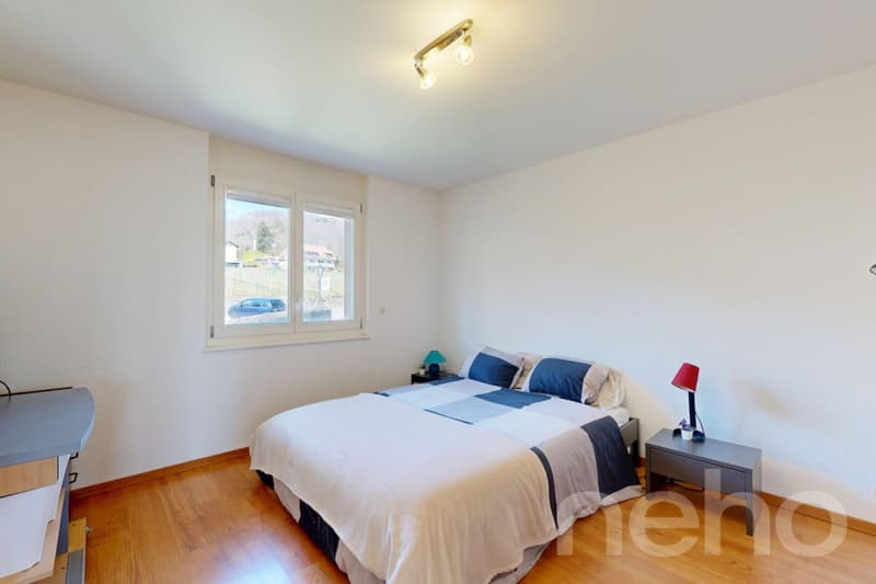 Spacious house with spectacular panoramic views of the lake and the Alps (9)