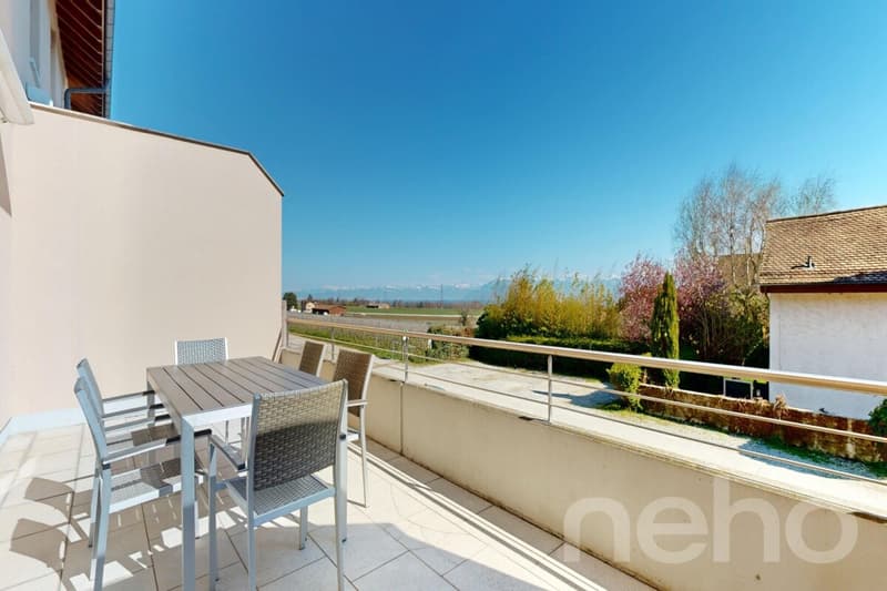 Spacious house with spectacular panoramic views of the lake and the Alps (2)