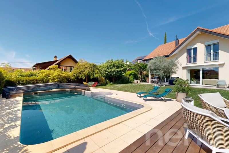Contemporary elegance & pool in a privileged setting (2)