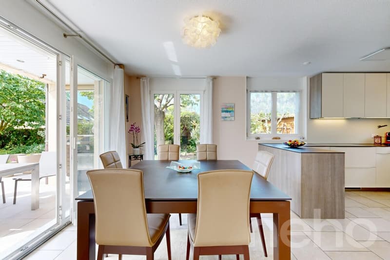 Contemporary elegance & pool in a privileged setting (7)