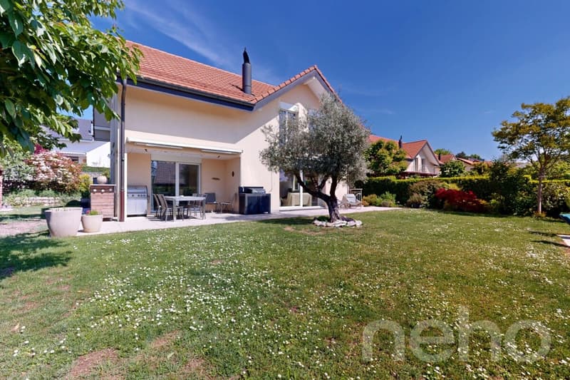 Contemporary elegance & pool in a privileged setting (3)