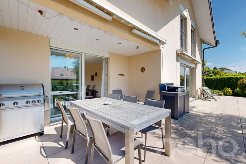 Contemporary elegance & pool in a privileged setting (8)