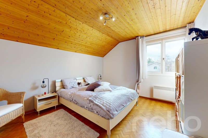 Family home with pool and large south-facing garden (10)