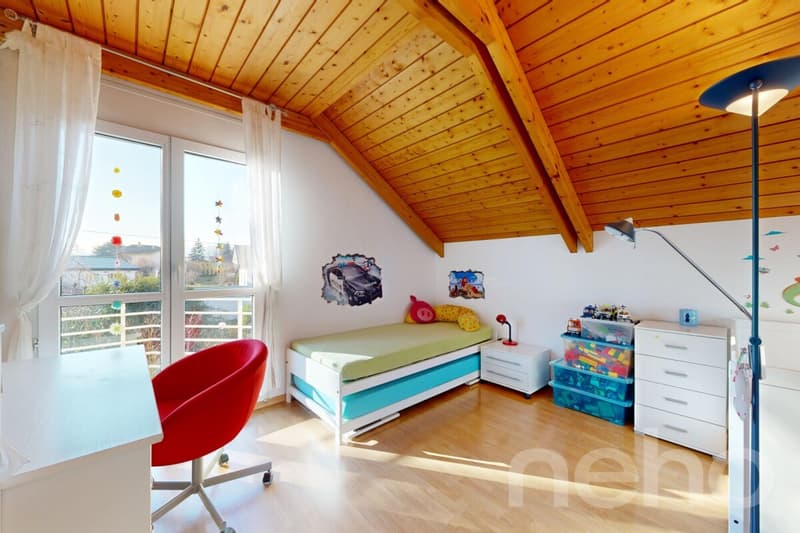 Beautiful family villa with tree-lined garden and independent studio (8)