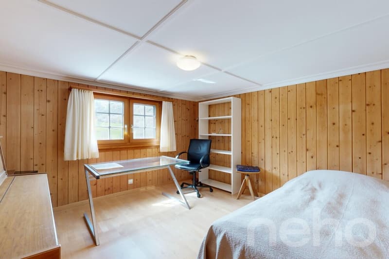 Spacious 5.5-room apartment with Grisons charm in Uors (9)