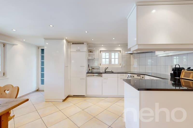 Spacious 5.5-room apartment with Grisons charm in Uors (1)