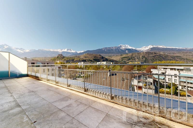 Beautiful 3.5-room apartment on the top floor in Sion with large terrace (11)