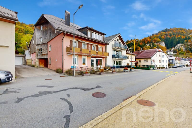 Le Pont: Property on the quays with garden and underground parking (2)