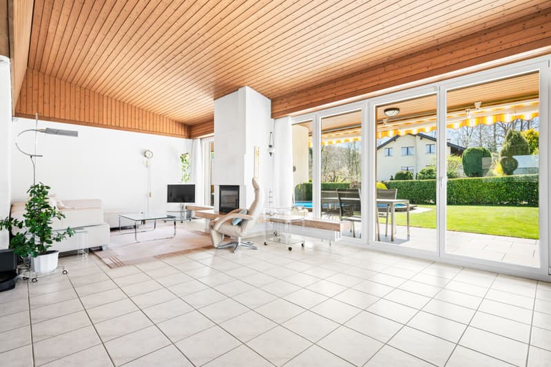 5,5 locali. Paradiso familiare con piscina, grande giardino e privacy (2)