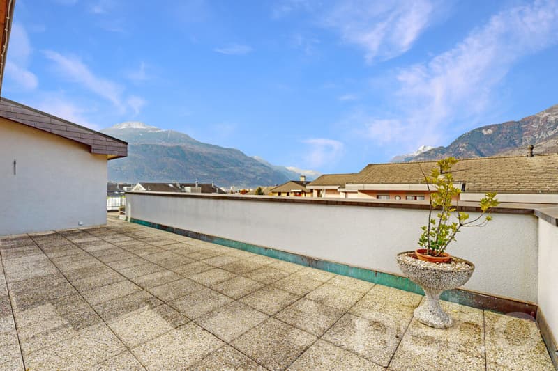 Attic 4-room apartment in the heart of Conthey - Generous terraces (11)