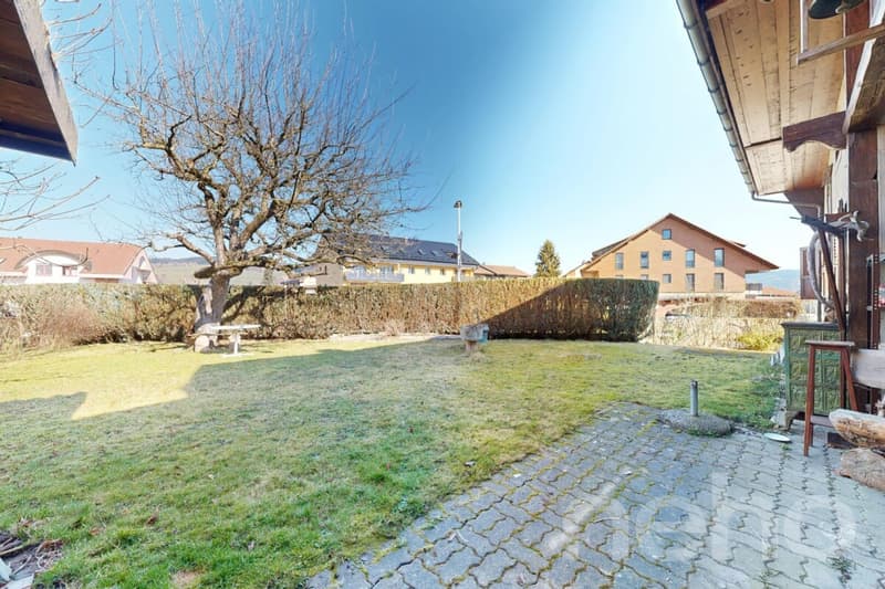 Spacious house with great potential in a peaceful setting (12)