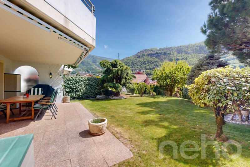 Tree-lined garden and sunny terrace in Bramois (3)