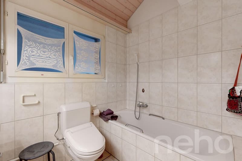 Exclusive attic maisonette with far-reaching views and development potential (8)