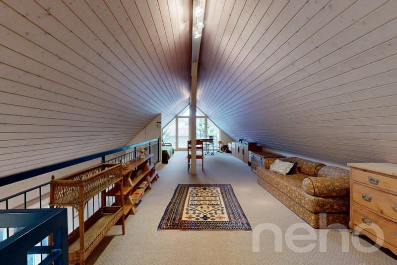 Exclusive attic maisonette with far-reaching views and development potential (9)