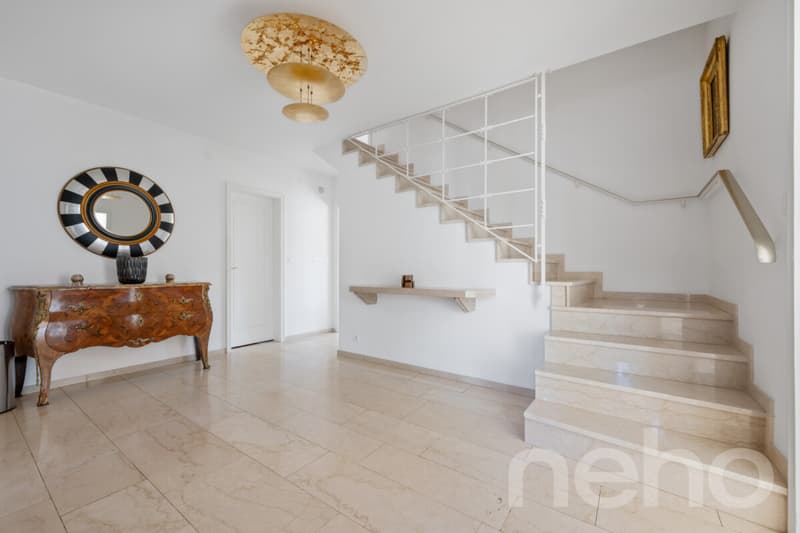 Exclusive villa with gallery, indoor pool, and garden idyll (4)