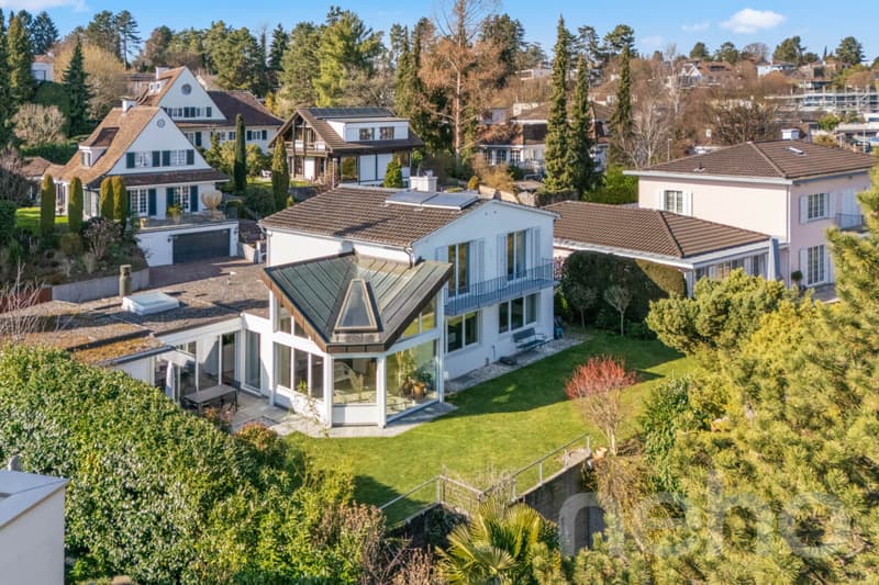 Exclusive villa with gallery, indoor pool, and garden idyll (3)